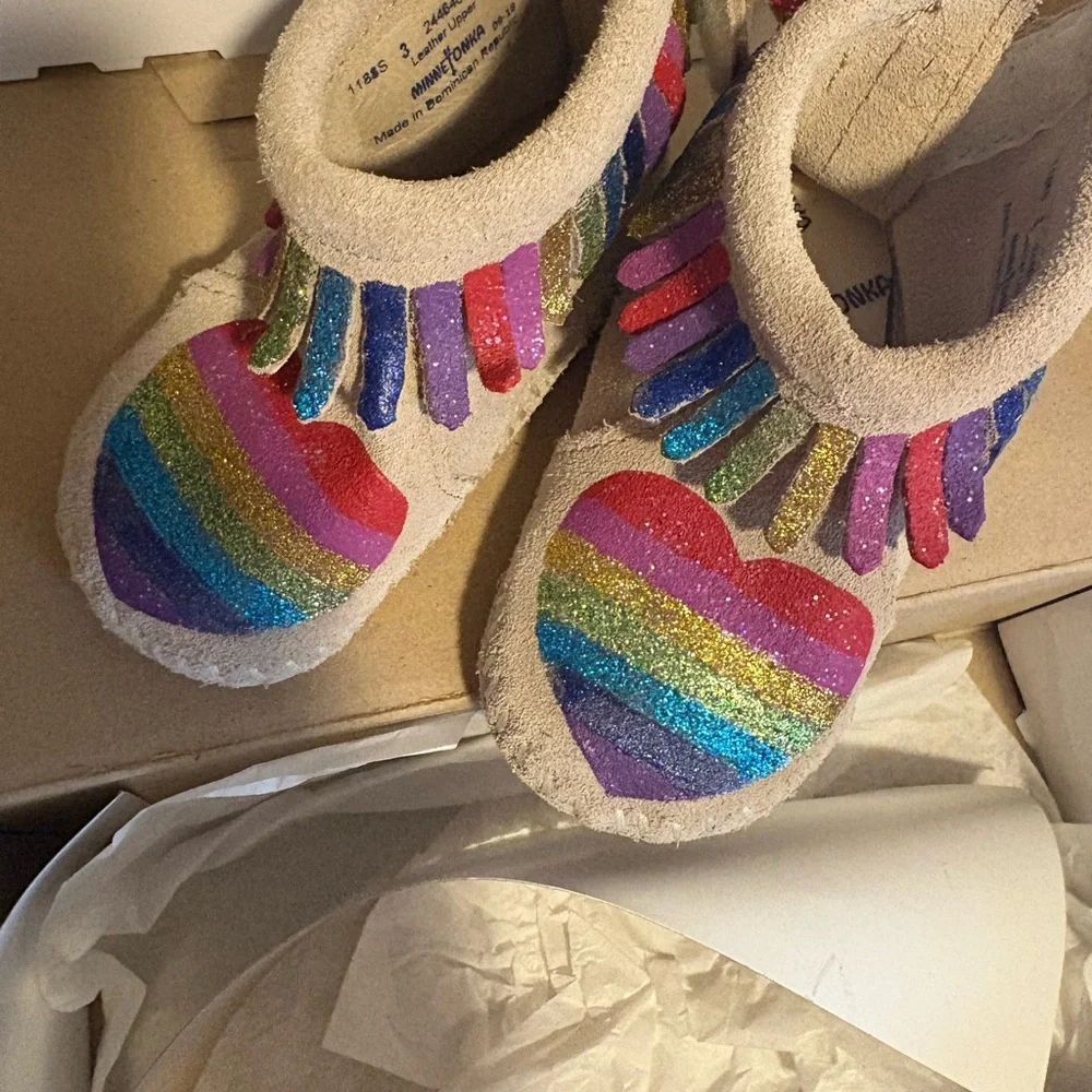 Minnetonka Beige Suede Kids Moccasins with Rainbow Glitter Hearts